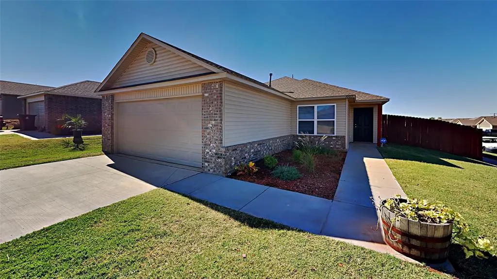Photo 2 — 10013 Copperhead Road, Yukon, OK 73099