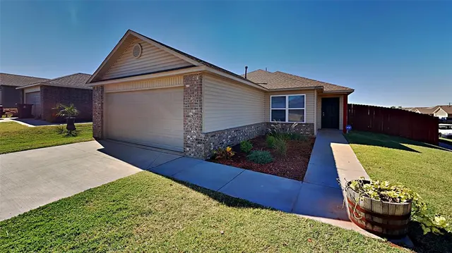 Photo 2 — 10013 Copperhead Road, Yukon, OK 73099