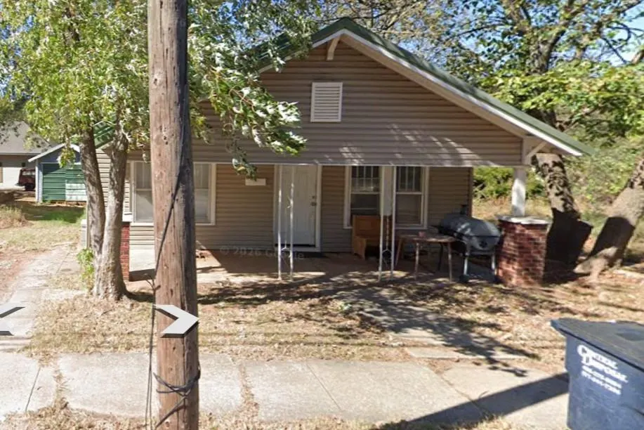 Front exterior — 406 N Center Avenue, Shawnee, OK 74801