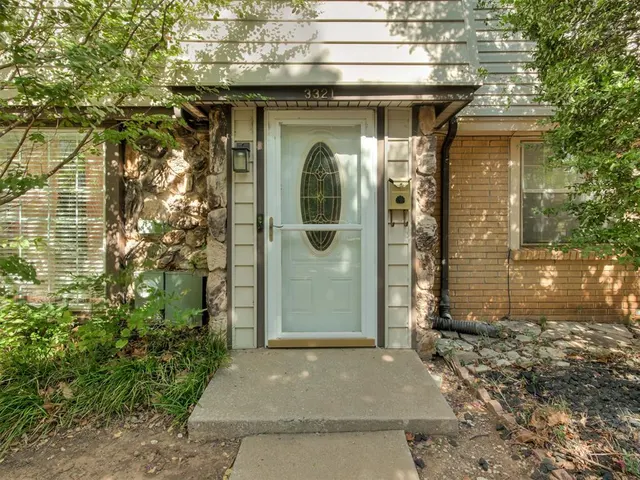 Photo 2 — 3321 Rock Creek Way, Oklahoma City, OK 73120