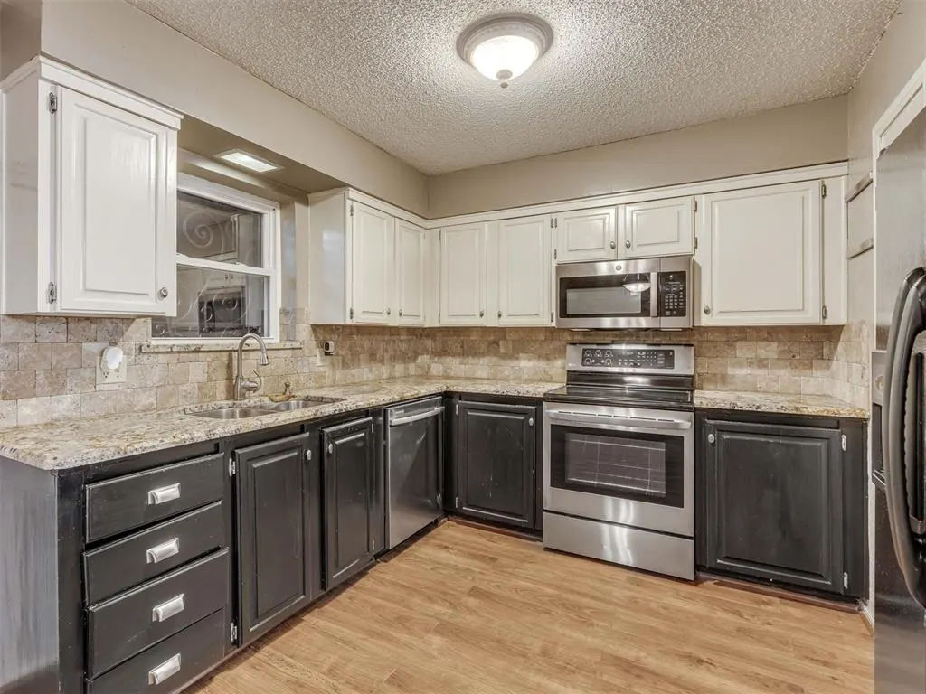 Photo 9 — 3321 Rock Creek Way, Oklahoma City, OK 73120