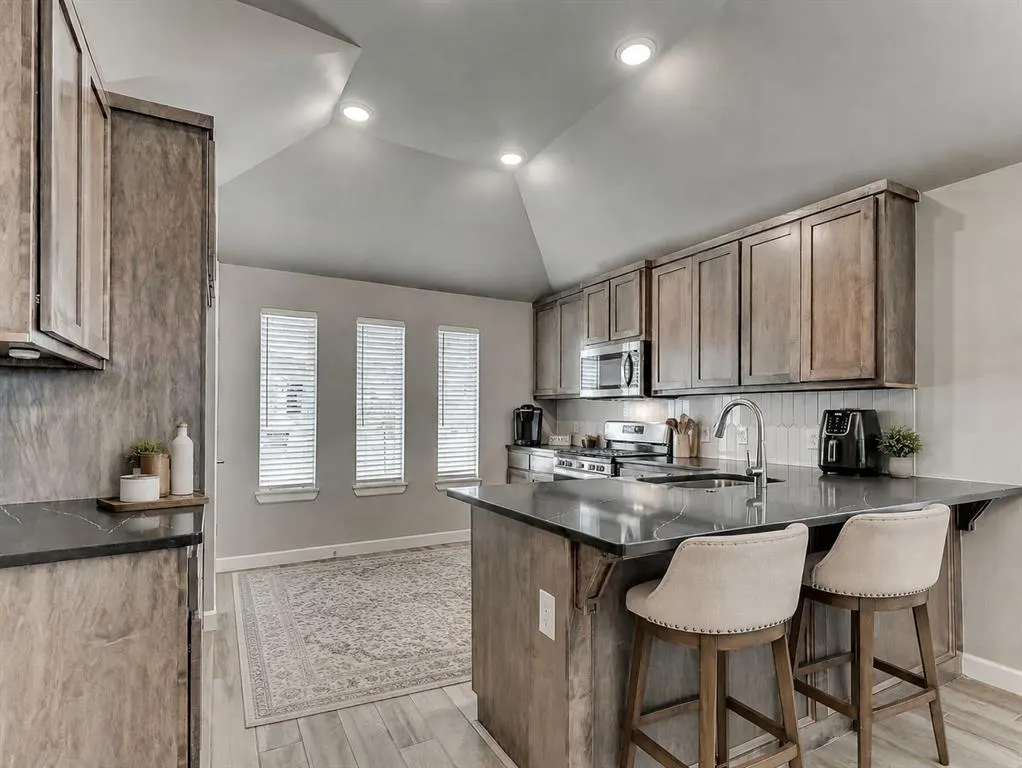 Photo 4 — 2406 Heather Road, Blanchard, OK 73010