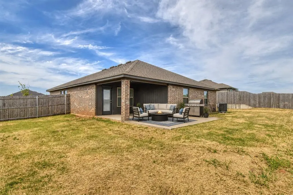 Photo 13 — 517 Elena Drive, Blanchard, OK 73010