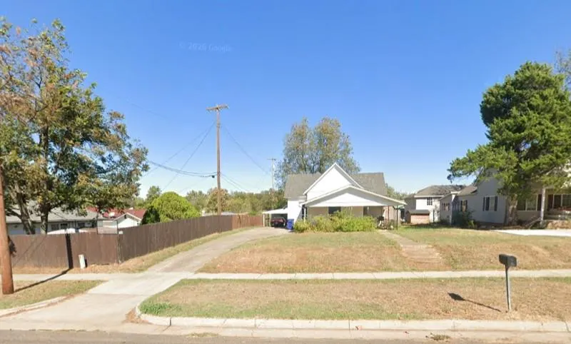 Front exterior — 1014 E Main Street, Shawnee, OK 74801