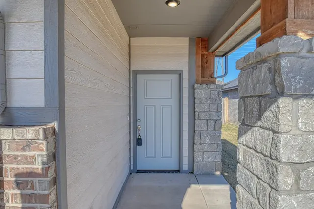 Photo 2 — 12817 NW 4th Street, Yukon, OK 73099