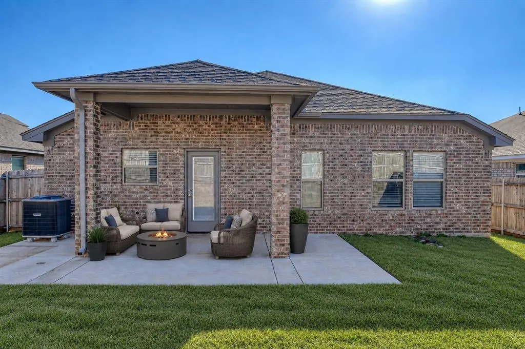Photo 16 — 12817 NW 4th Street, Yukon, OK 73099