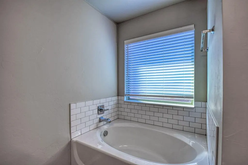 Photo 35 — 12817 NW 4th Street, Yukon, OK 73099