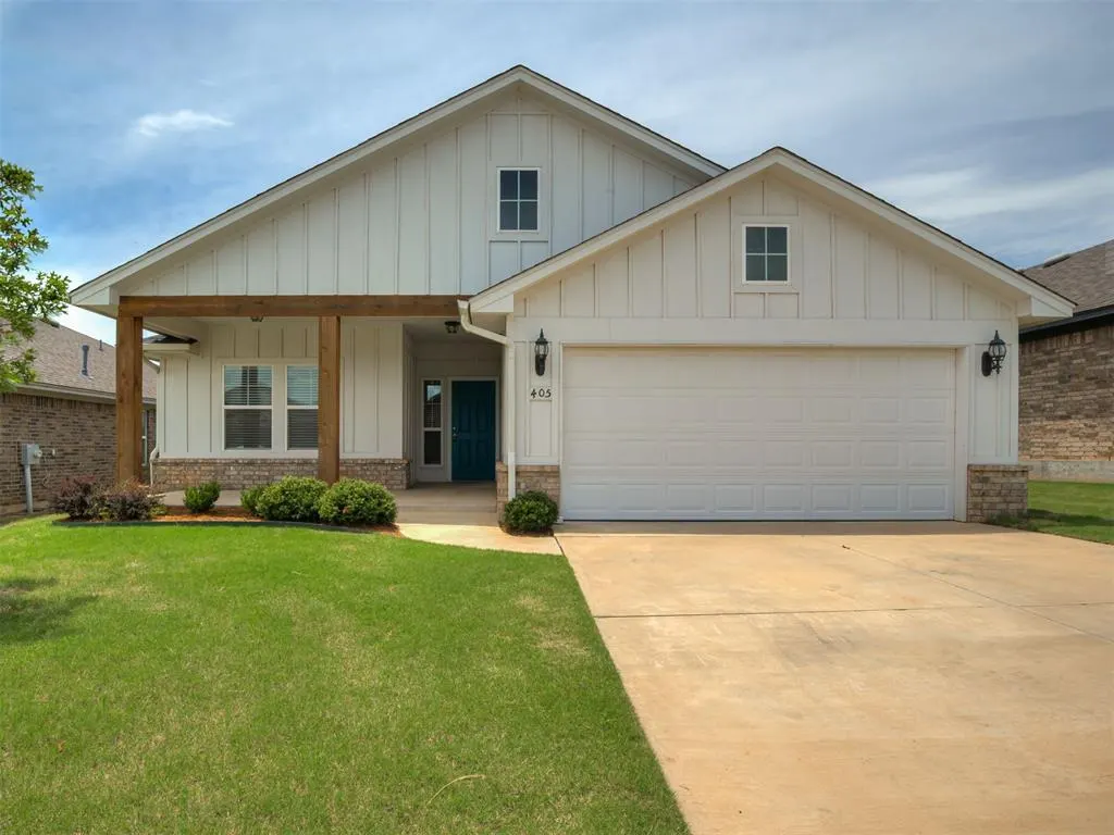 Front exterior — 405 Vista Drive, Yukon, OK 73099