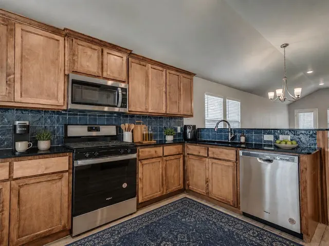 Photo 4 — 405 Vista Drive, Yukon, OK 73099