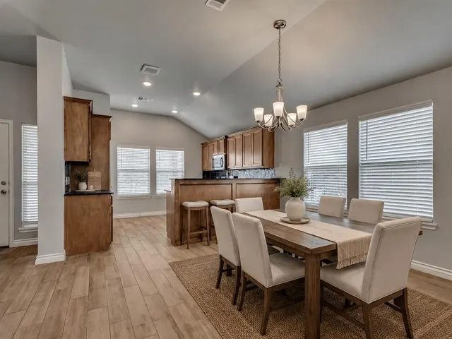 Photo 5 — 405 Vista Drive, Yukon, OK 73099