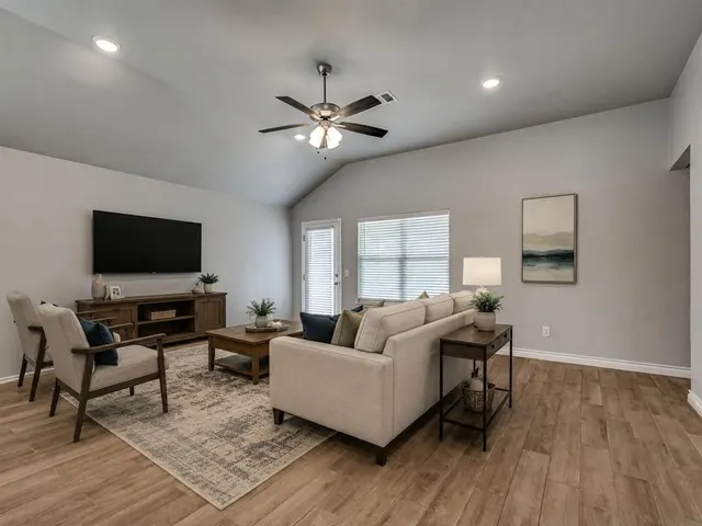 Photo 6 — 405 Vista Drive, Yukon, OK 73099