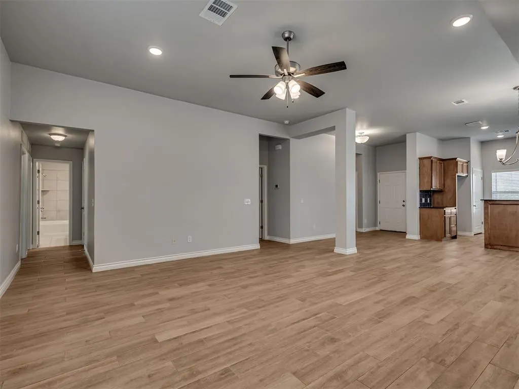 Photo 18 — 405 Vista Drive, Yukon, OK 73099