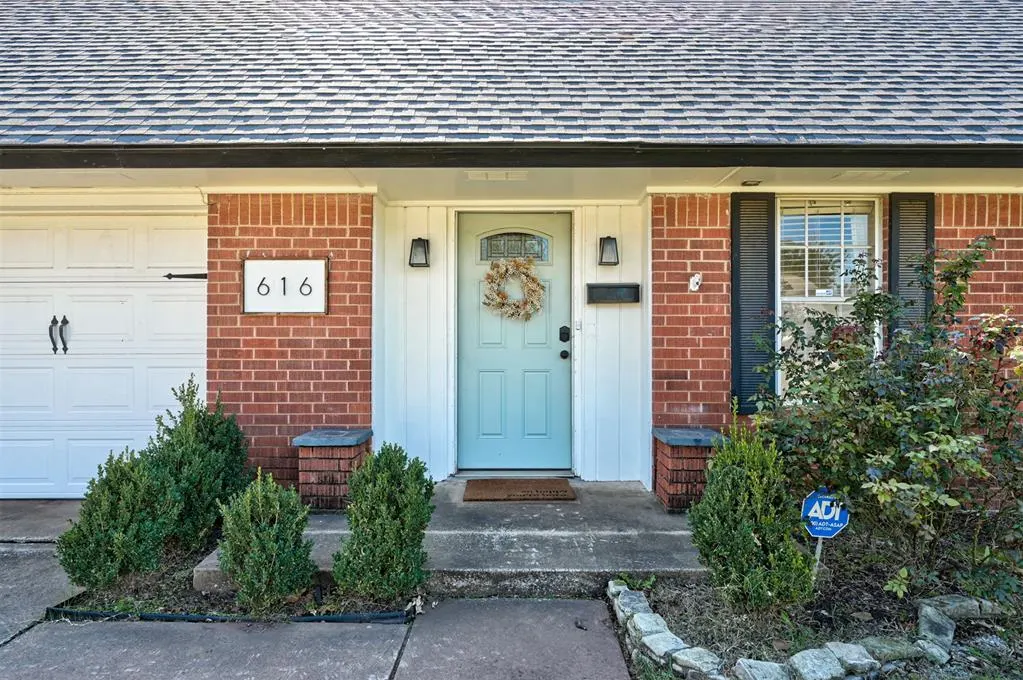 Photo 2 — 616 Redstone Avenue, Edmond, OK 73013