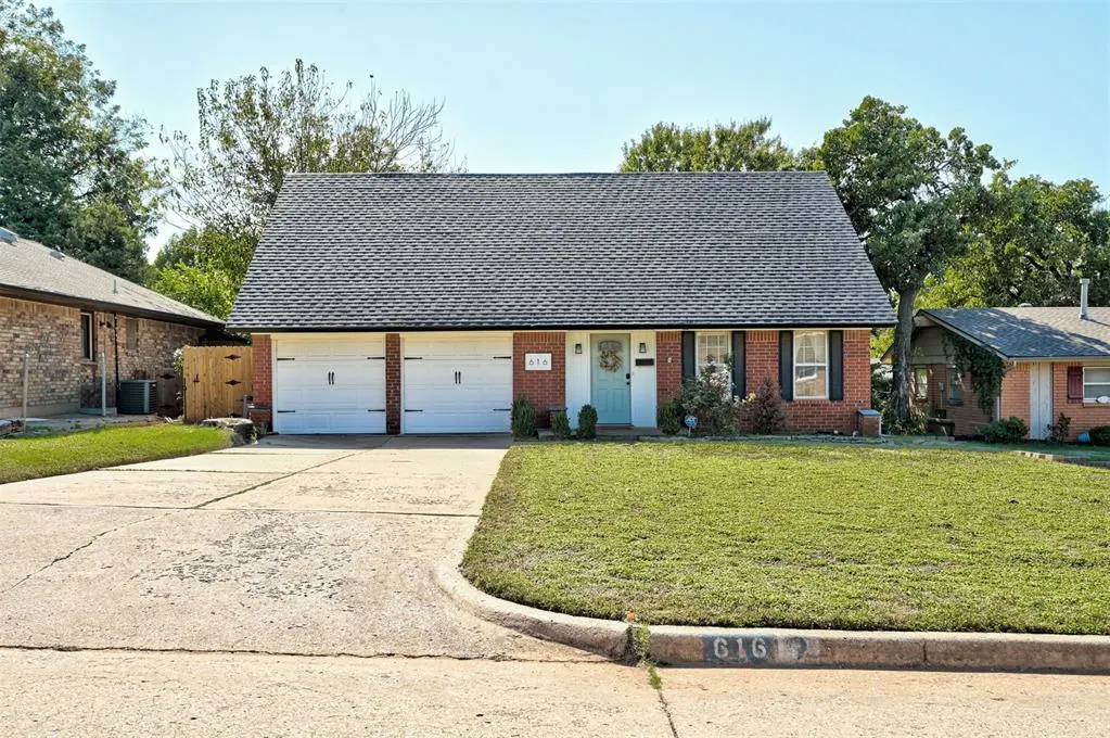 Photo 3 — 616 Redstone Avenue, Edmond, OK 73013