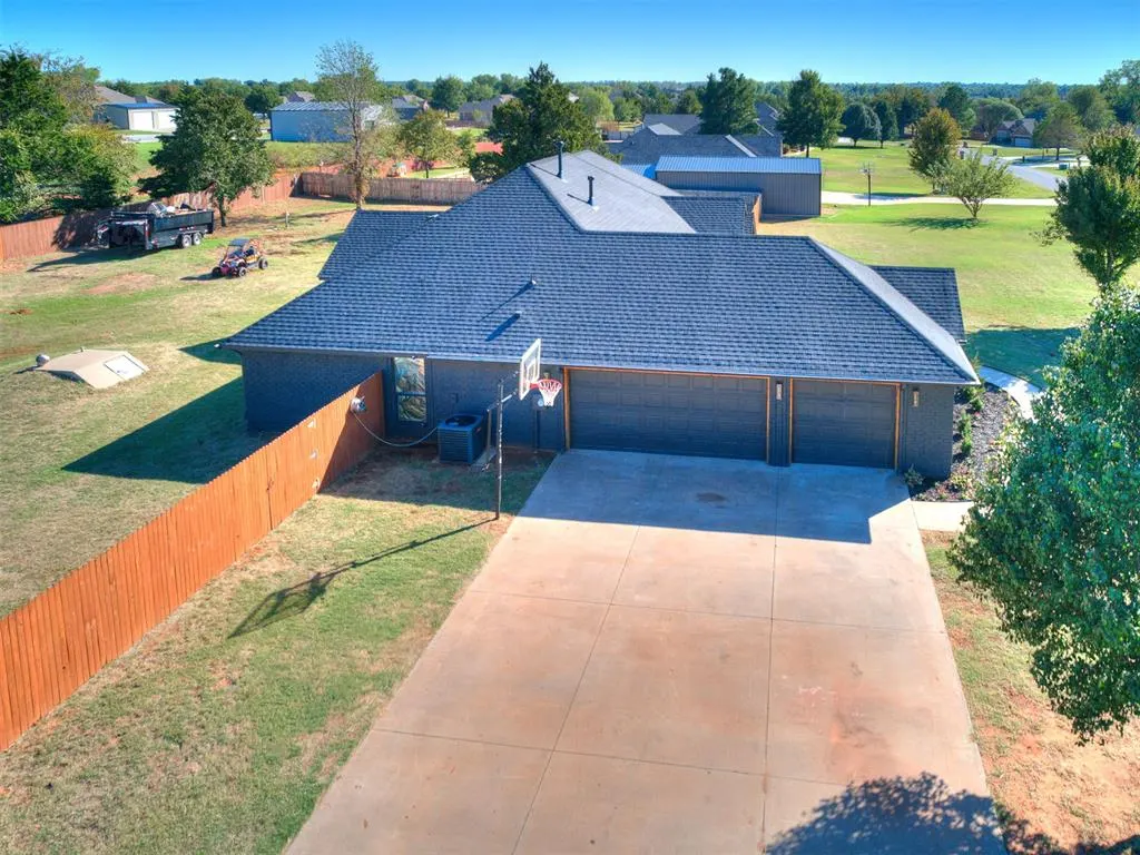 Photo 2 — 2407 County Road 1195, Tuttle, OK 73089