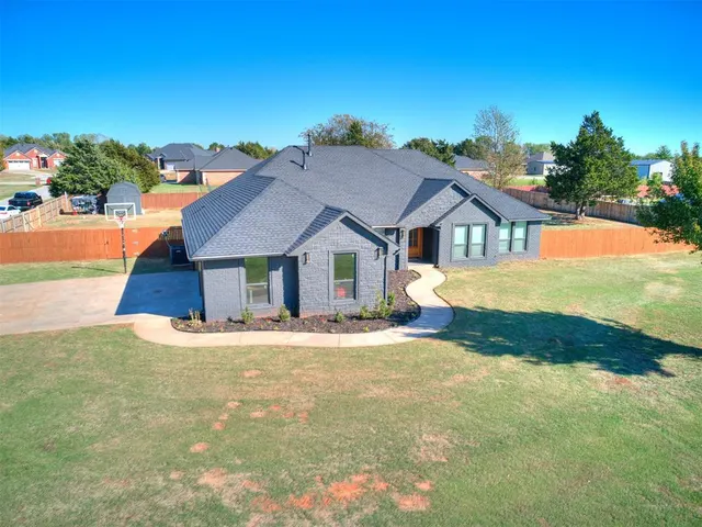 Photo 3 — 2407 County Road 1195, Tuttle, OK 73089
