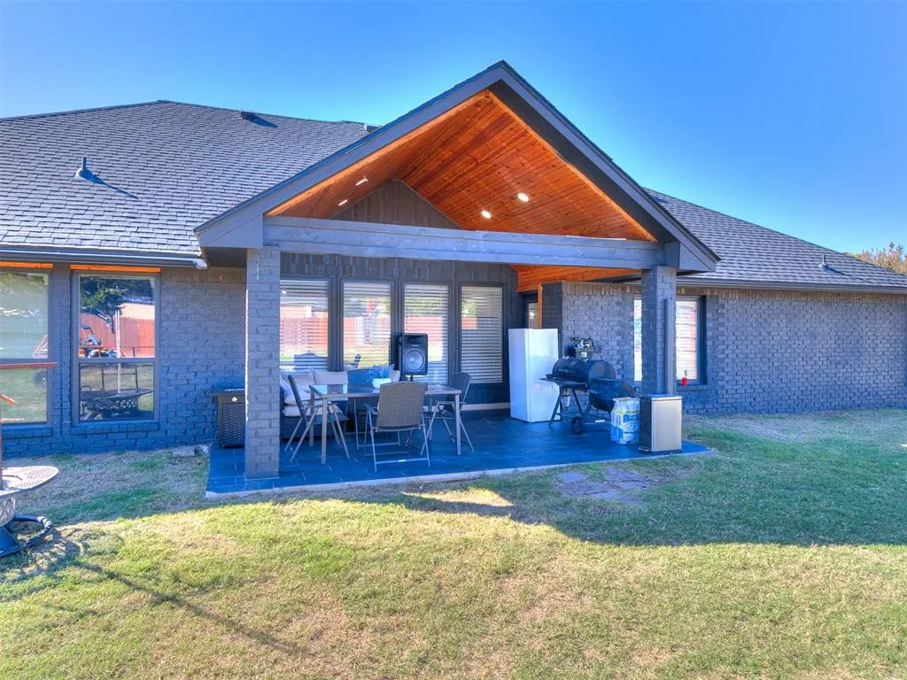 Photo 9 — 2407 County Road 1195, Tuttle, OK 73089
