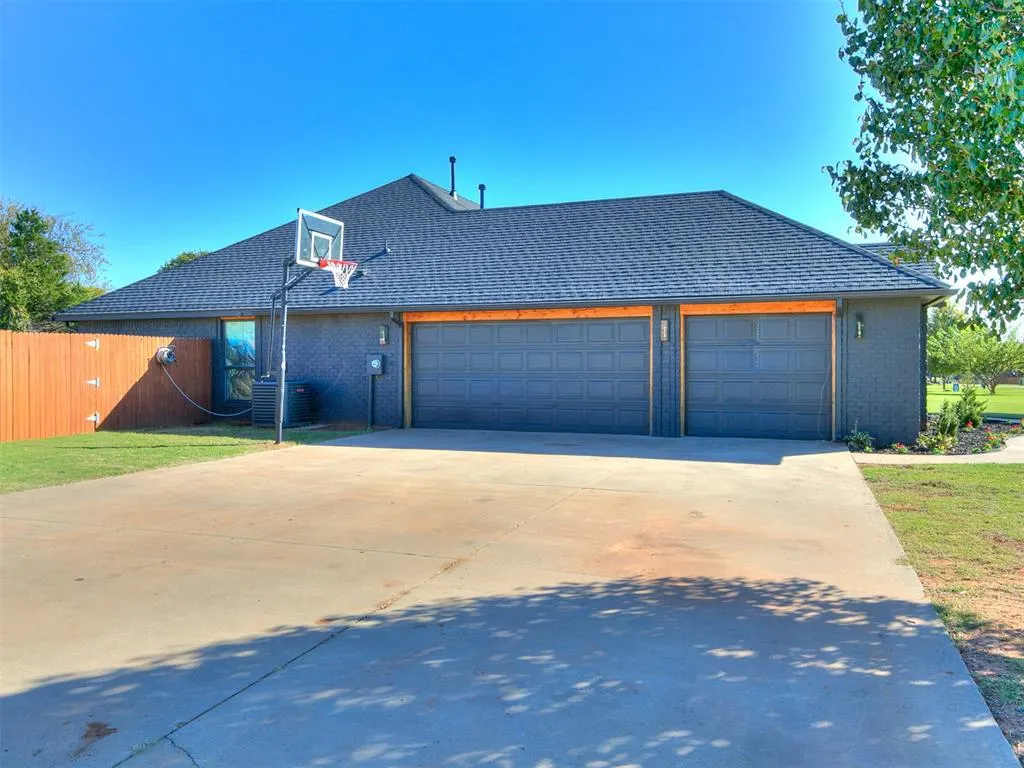 Photo 15 — 2407 County Road 1195, Tuttle, OK 73089