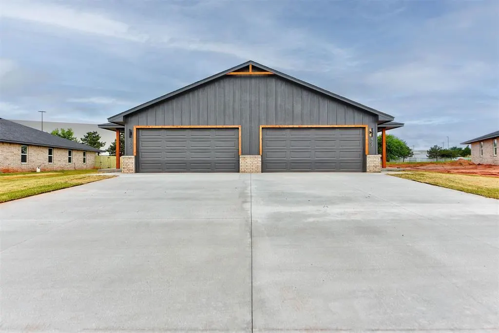 Front exterior — 601 Ezra Way, Chickasha, OK 73018