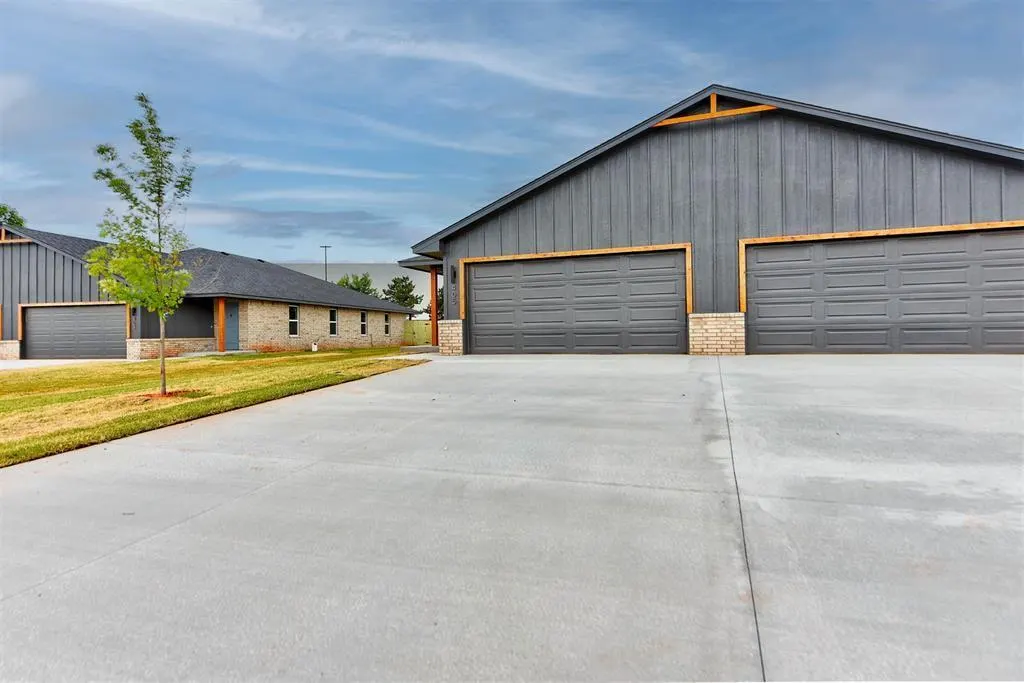 Photo 2 — 601 Ezra Way, Chickasha, OK 73018