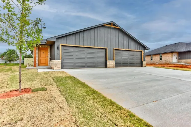 Photo 3 — 601 Ezra Way, Chickasha, OK 73018