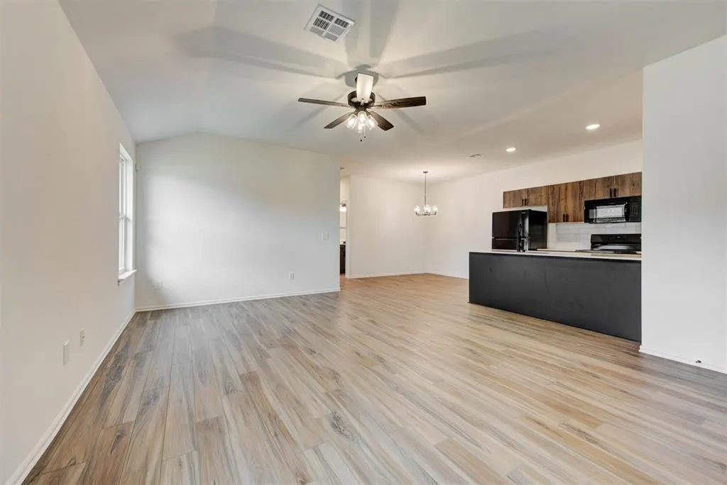 Photo 5 — 601 Ezra Way, Chickasha, OK 73018
