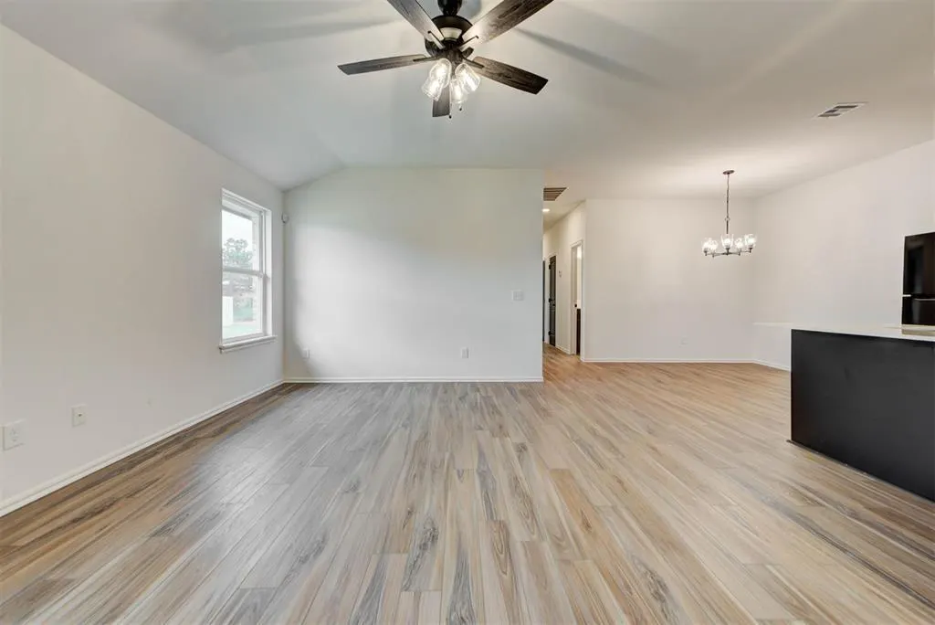 Photo 6 — 601 Ezra Way, Chickasha, OK 73018