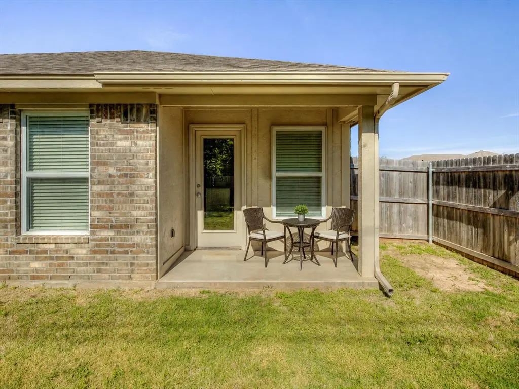 Photo 11 — 240 Evermore Lane, Yukon, OK 73099