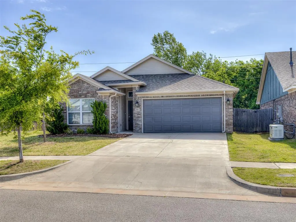 Photo 12 — 240 Evermore Lane, Yukon, OK 73099