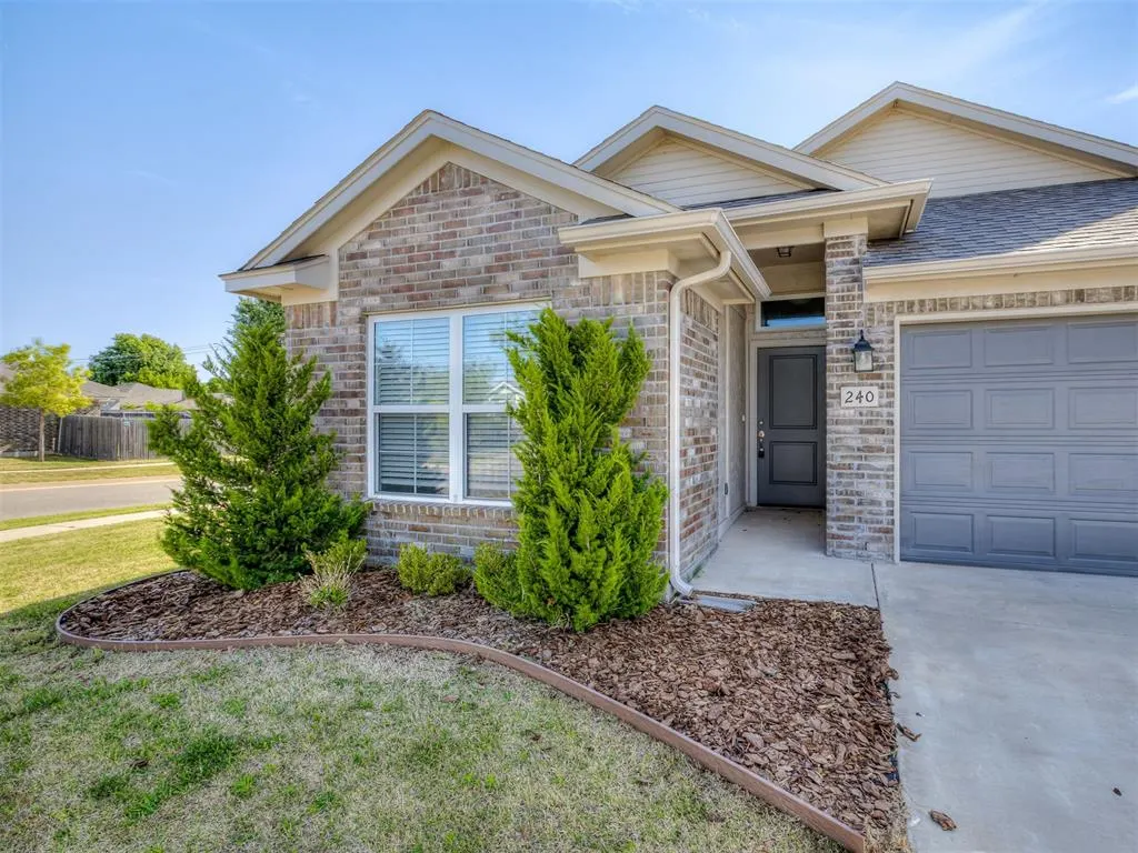 Photo 13 — 240 Evermore Lane, Yukon, OK 73099