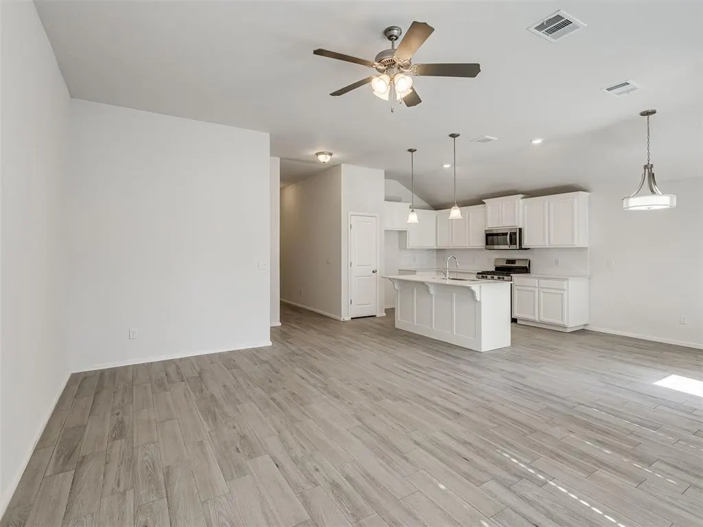 Photo 15 — 240 Evermore Lane, Yukon, OK 73099