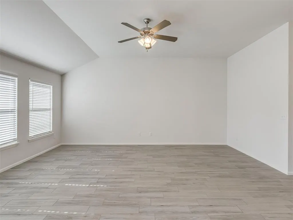 Photo 17 — 240 Evermore Lane, Yukon, OK 73099