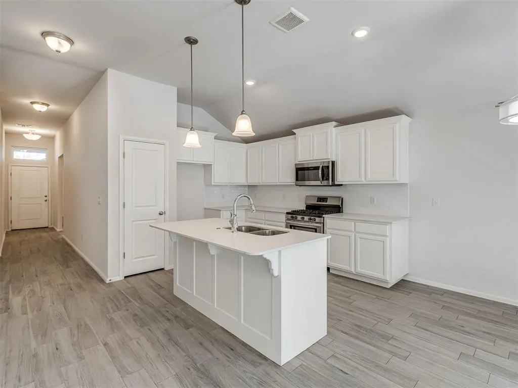 Photo 19 — 240 Evermore Lane, Yukon, OK 73099