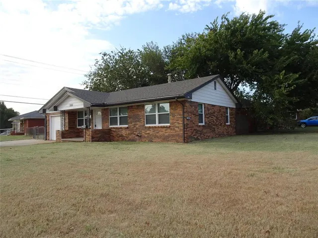 Photo 4 — 2305 Maple Drive, Midwest City, OK 73110