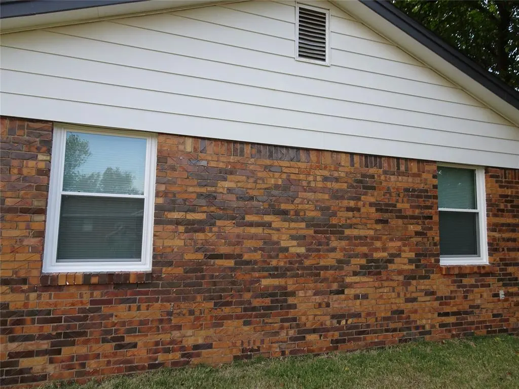 Photo 6 — 2305 Maple Drive, Midwest City, OK 73110