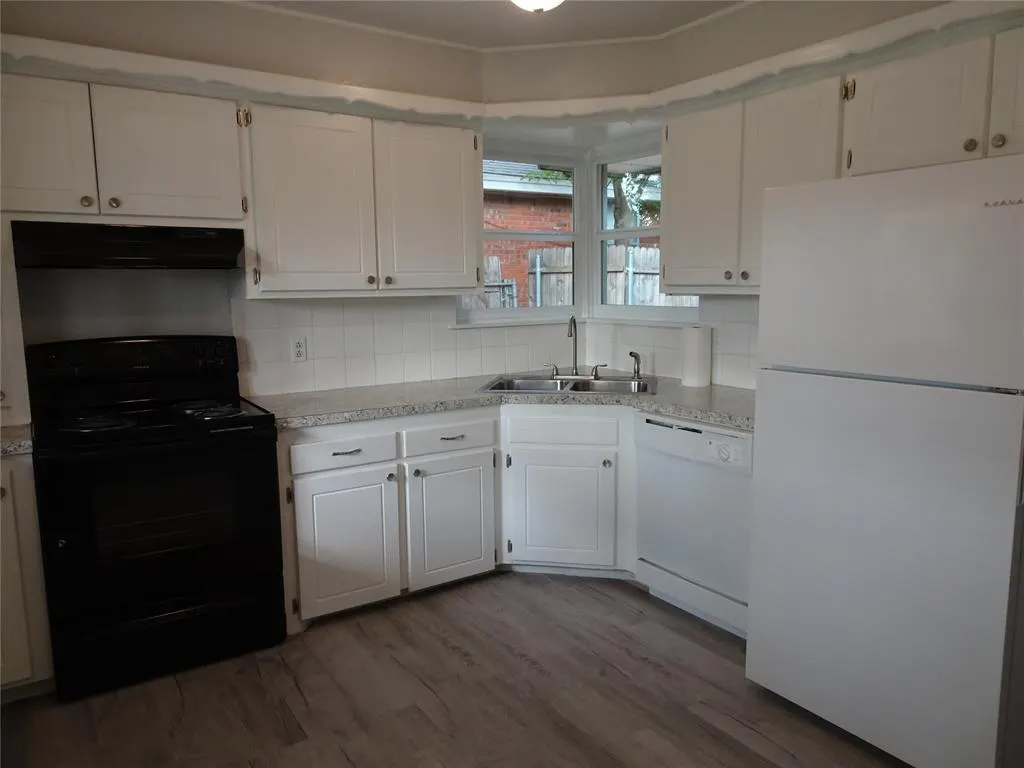 Photo 11 — 2305 Maple Drive, Midwest City, OK 73110