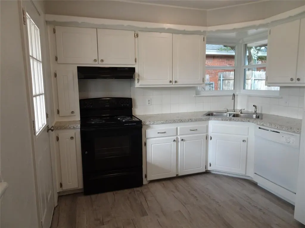 Photo 14 — 2305 Maple Drive, Midwest City, OK 73110