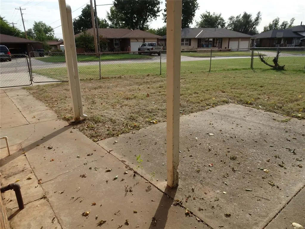 Photo 37 — 2305 Maple Drive, Midwest City, OK 73110