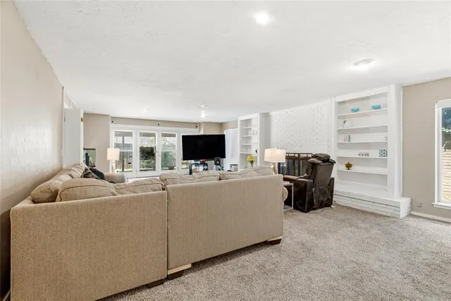 Photo 2 — 8900 Lansbrook Lane, Oklahoma City, OK 73132