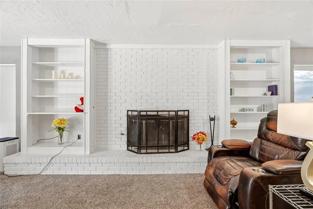 Photo 3 — 8900 Lansbrook Lane, Oklahoma City, OK 73132