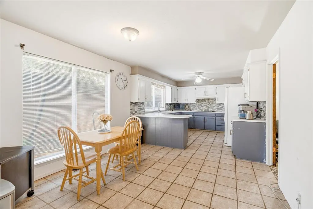 Photo 5 — 8900 Lansbrook Lane, Oklahoma City, OK 73132