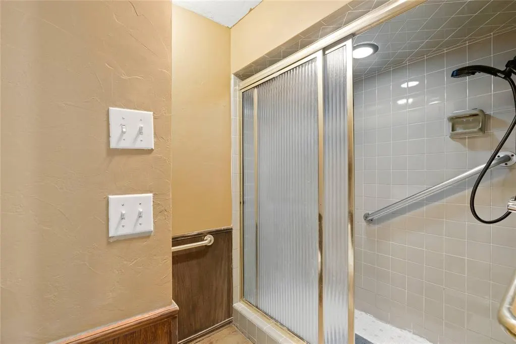 Photo 11 — 8900 Lansbrook Lane, Oklahoma City, OK 73132