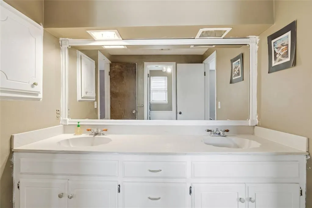 Photo 15 — 8900 Lansbrook Lane, Oklahoma City, OK 73132