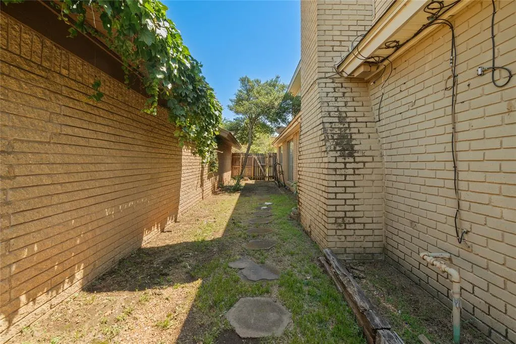 Photo 21 — 8900 Lansbrook Lane, Oklahoma City, OK 73132