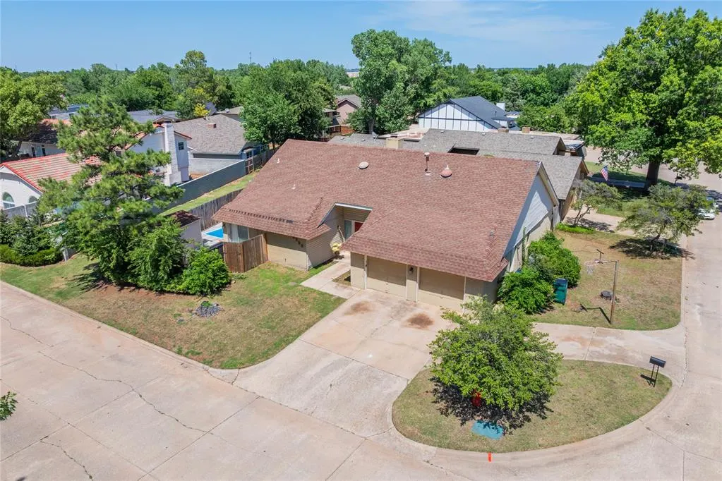 Photo 23 — 8900 Lansbrook Lane, Oklahoma City, OK 73132