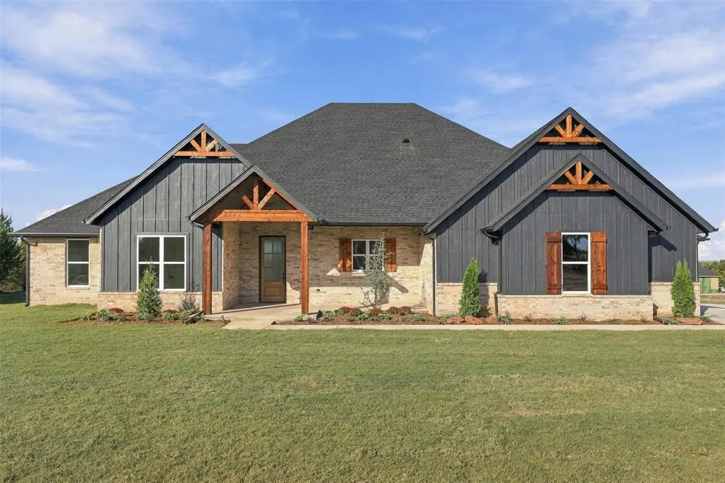 Front exterior — 9301 Elisabeth Drive, Guthrie, OK 73044