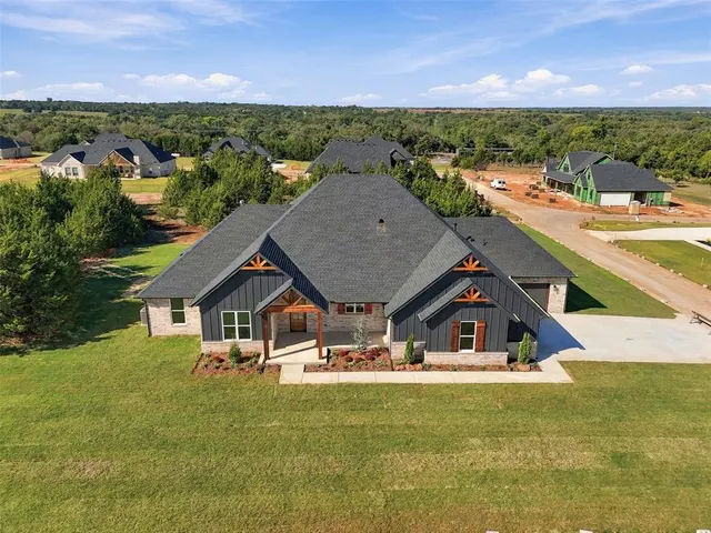 Photo 2 — 9301 Elisabeth Drive, Guthrie, OK 73044