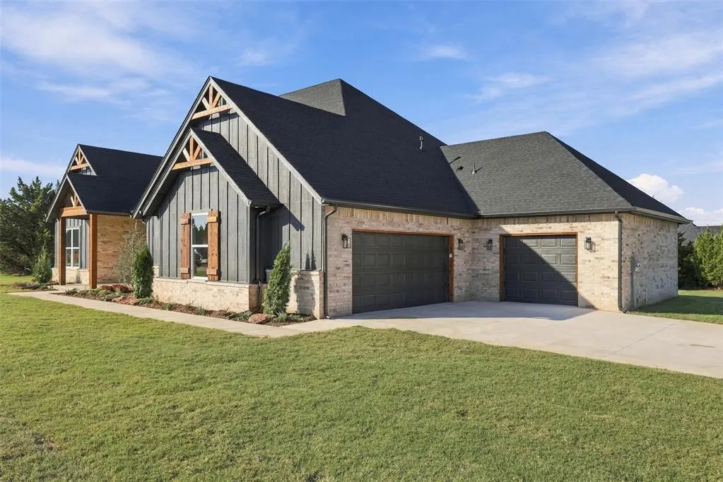 Photo 3 — 9301 Elisabeth Drive, Guthrie, OK 73044