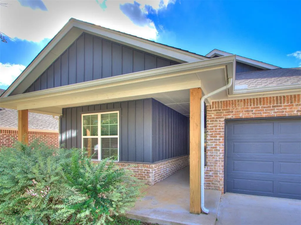 Photo 2 — 108 W 4th Street, Arcadia, OK 73007