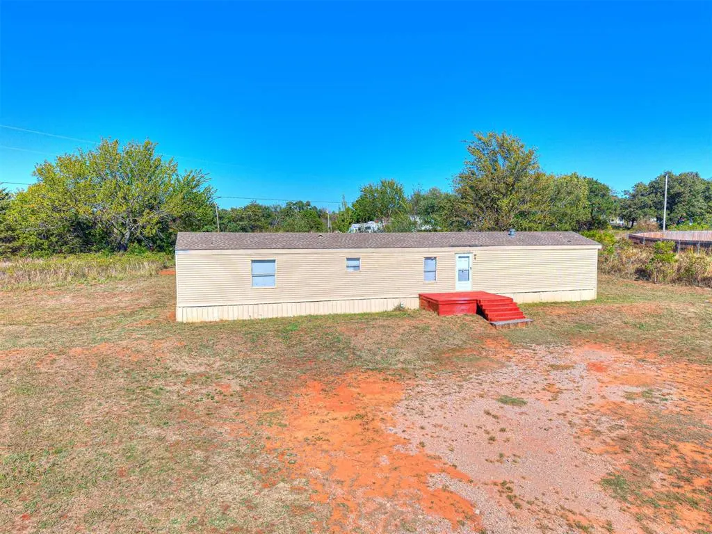 Front exterior — 2650 Woodbury Place, Guthrie, OK 73044